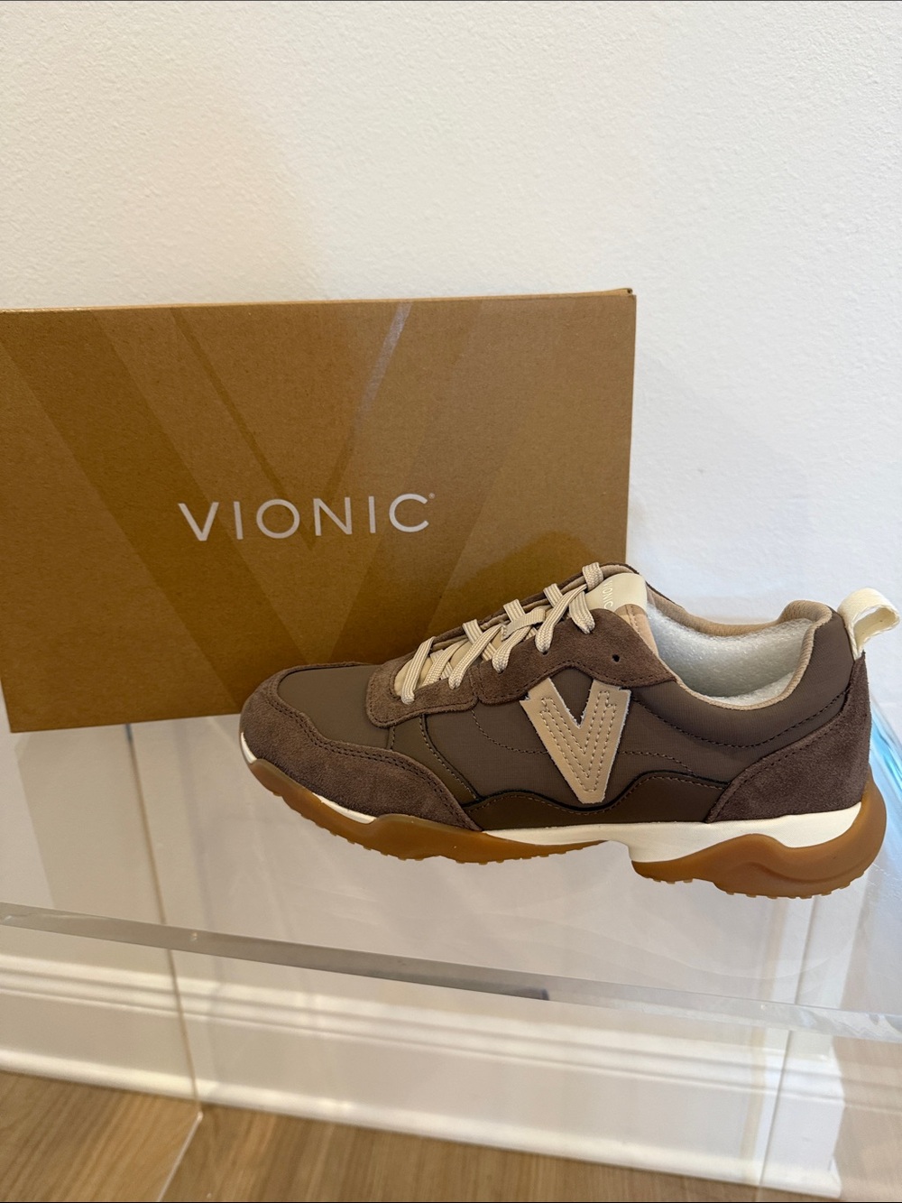 Vionic Men’s Brown and Cream Athletic Sneaker